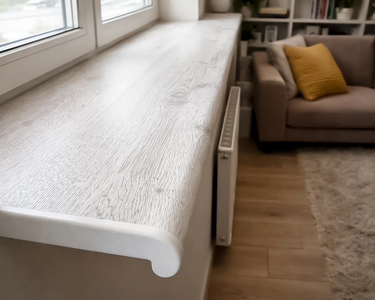 Подоконник Plastolit Soft Белый дуб матовый в интерьере квартиры